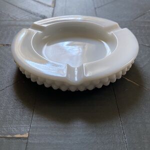 🦋Vintage🦋Westmoreland Milk Glass Hobnail Ashtray
